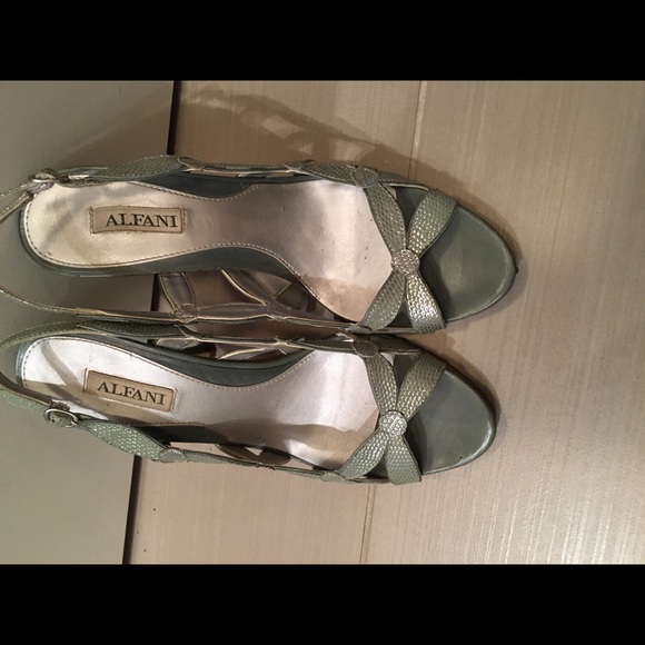Alfani green/silver heals. - Picture 2 of 4